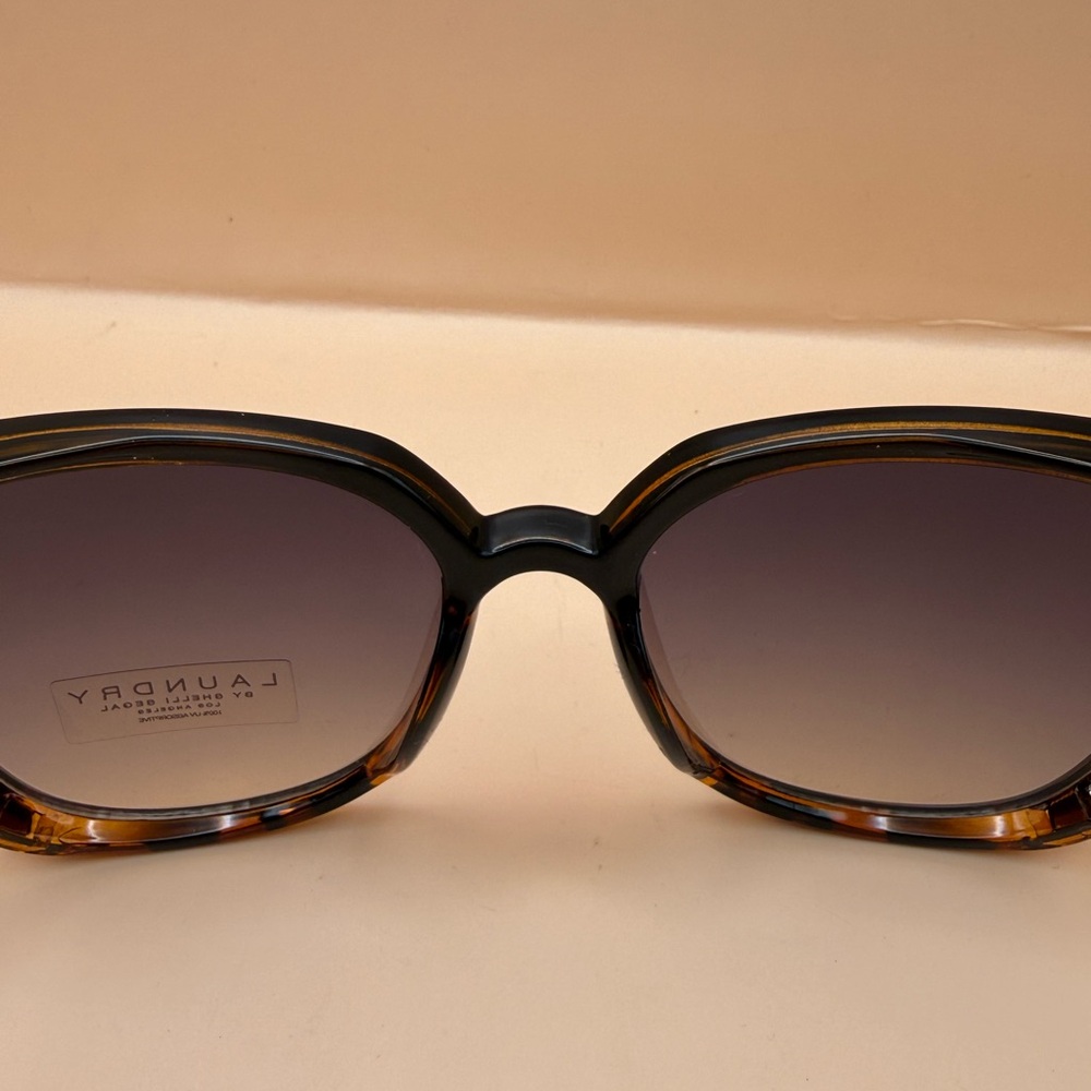 Laundry By Shelli Segal Tortoise and Black Sunglasses - Picture 4 of 7